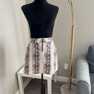 Rue21 Women’s Front Zipper Snake Print Mini Skirt Size Large